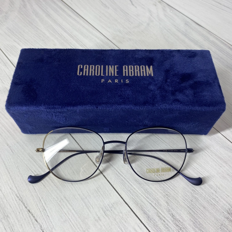 CAROLINE ABRAM Vita546 № 3 